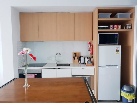 Trendy City Pad Melbourne - Accommodation Newcastle 7