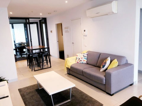 Trendy City Pad Melbourne - Accommodation Newcastle 3