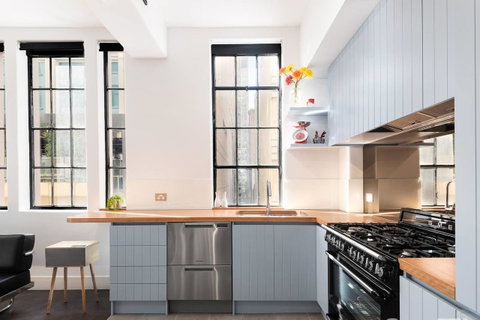 Spacious Designer Warehouse Melbourne CBD Apartment - Accommodation Newcastle 16