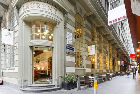 Spacious Designer Warehouse Melbourne CBD Apartment - Accommodation Newcastle 18
