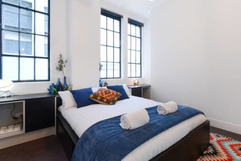 Spacious Designer Warehouse Melbourne CBD Apartment - Accommodation Newcastle 8