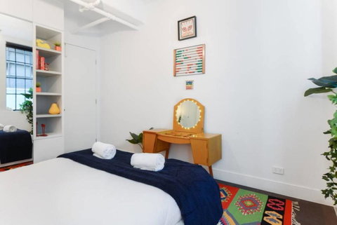 Spacious Designer Warehouse Melbourne CBD Apartment - Accommodation Newcastle 5