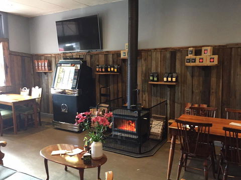 The Bears Went Over The Mountain - Accommodation Newcastle 1