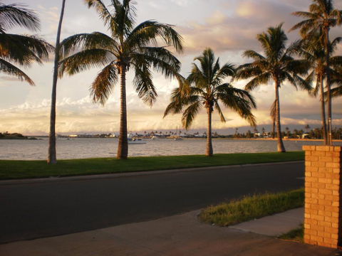 The Carnarvon Luxury Canal Home - Accommodation Newcastle 1