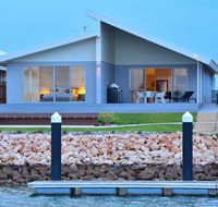 The Carnarvon Luxury Canal Home - Accommodation Newcastle