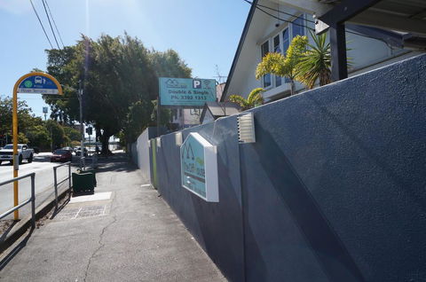 The Cliff House - Accommodation Newcastle 0
