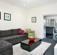 The Courtyard of St Neot - Art Deco 2BR Potts Point Apartment with Large Courtyard in Stunning Location - Accommodation Newcastle