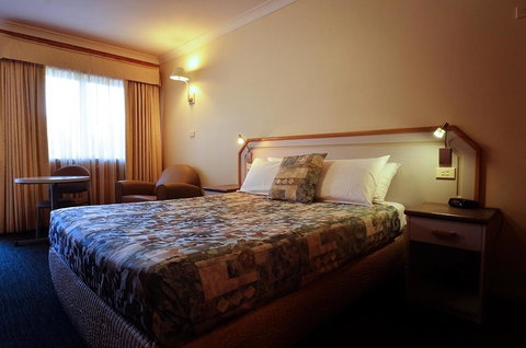 The Crossing Motel - Accommodation Newcastle 0