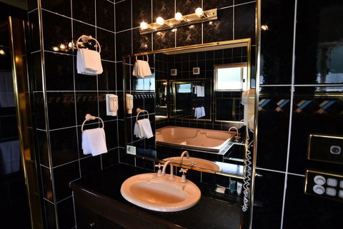 The Crossing Motel - Accommodation Newcastle 2