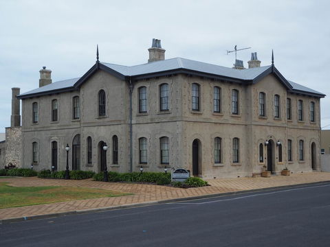 The Customs House B & B - Accommodation Newcastle 0