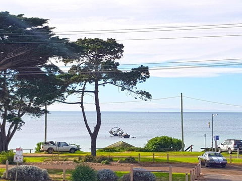 The Esplanade Holiday Home - Accommodation Newcastle 0