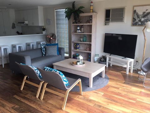 The Esplanade Holiday Home - Accommodation Newcastle 1