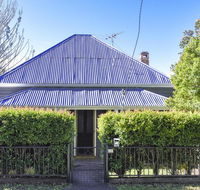 The Grey House - Accommodation Newcastle
