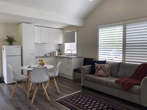 The Kookaburra Cottage - Accommodation Newcastle 2