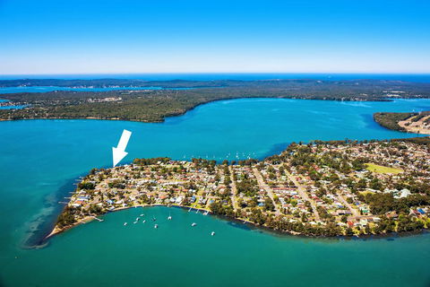 The Lake Escape - Accommodation Newcastle 3