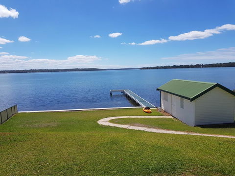 The Lake Escape - Accommodation Newcastle 0