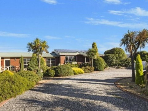 The Lodge - Accommodation Newcastle 2
