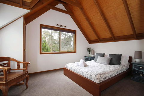 The Lodge - Accommodation Newcastle 2