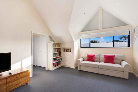 The Loft - Waterfront With Private Pool - Accommodation Newcastle 2