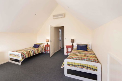 The Loft - Waterfront With Private Pool - Accommodation Newcastle 1