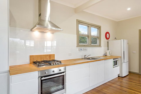 The Love Shack - Accommodation Newcastle 1