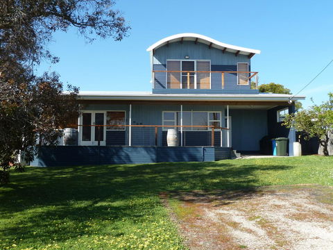 The Love Shack - Bridport - Accommodation Newcastle 0