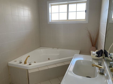 The Major Mitchell Motel - Accommodation Newcastle 2