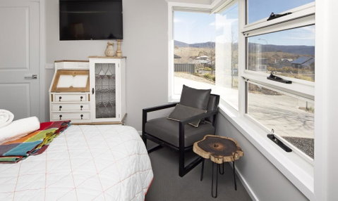 The Mountain House - Accommodation Newcastle 3