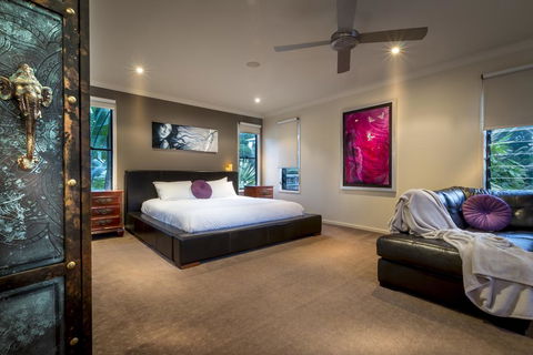 The Mountain View Retreat - Accommodation Newcastle 2