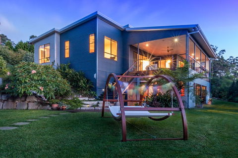 The Mountain View Retreat - Accommodation Newcastle 0
