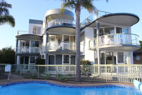 The Palms Apartments - Accommodation Newcastle 2