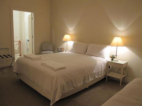 The Playhouse Hotel - Accommodation Newcastle 2