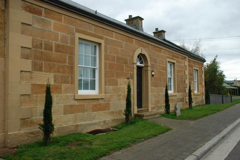 The Red Feather Inn - Accommodation Newcastle 1