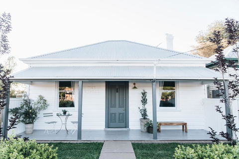 The Repose - Boutique Cottage - Accommodation Newcastle 0