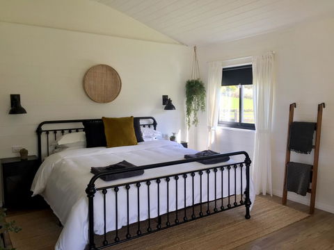 The Retreat - Accommodation Newcastle 0