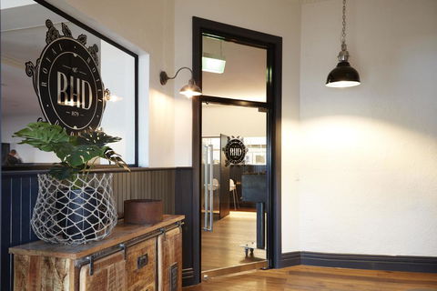 The Royal Hotel, Drouin - Accommodation Newcastle 0