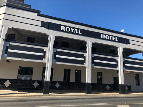 The Royal Hotel, Drouin - Accommodation Newcastle 1