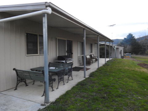 The Shack - Accommodation Newcastle 2