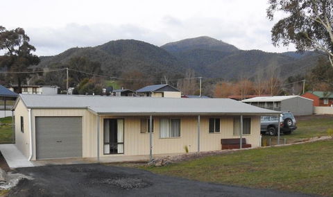 The Shack - Accommodation Newcastle 0