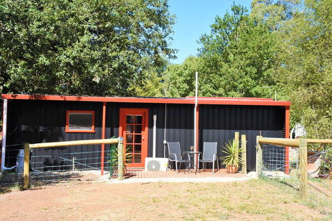 The Shelter Shed Garden Studio Apartment - Accommodation Newcastle 2