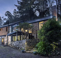 The Stone on the Hill - 3 bedroom house - Accommodation Newcastle