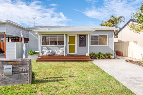 The Surf Shack - Accommodation Newcastle 0