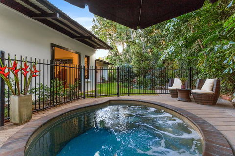The Tropical Sanctuary - Accommodation Newcastle 0
