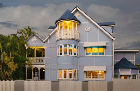 The Turret House - The Entire Middle Level - Accommodation Newcastle 2