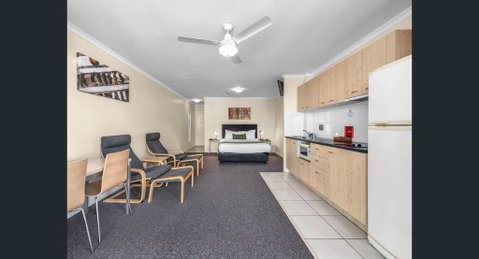 The Wellington Apartment Hotel - Accommodation Newcastle 2