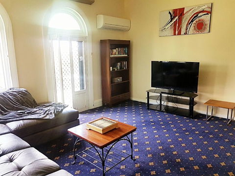 The Wharf Hotel - Accommodation Newcastle 2