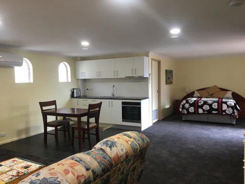 Tinder Lodge Studio - Accommodation Newcastle 0
