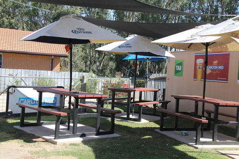 Tocumwal Hotel Motel (The Palms) - Accommodation Newcastle 2