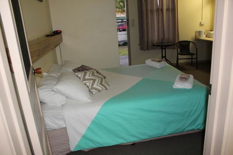Tocumwal Hotel Motel (The Palms) - Accommodation Newcastle 0