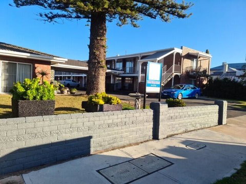Town House Motor Inn - Accommodation Newcastle 2